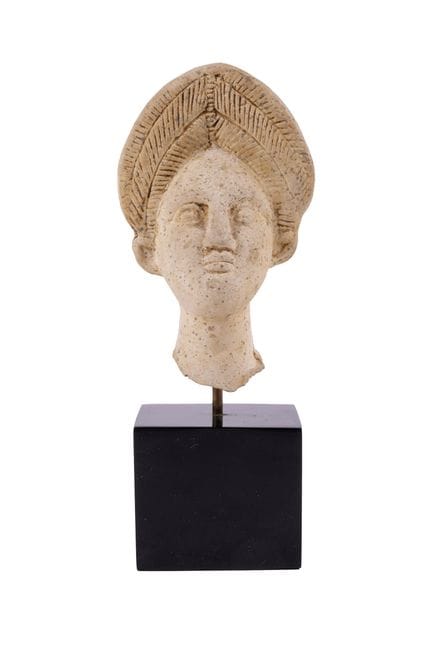 Greek head in ceramic. 1st century BC. 9 cm tall w