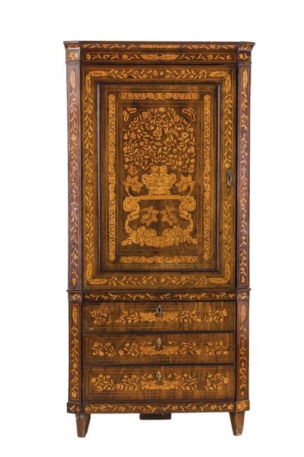 Dutch-style corner cabinet made of carved wood ven