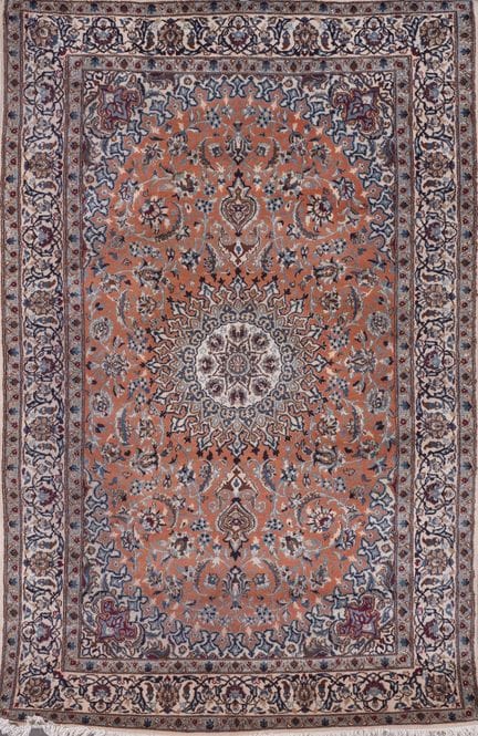 Nain Persian rug made of wool and silk. Intertwine