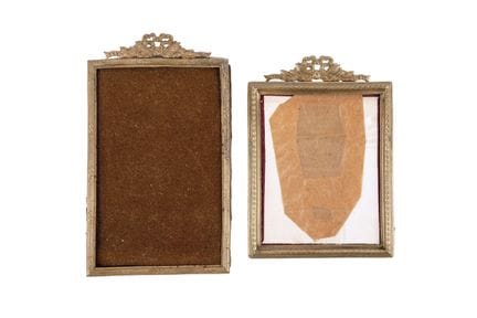 Pair of Louis XVI-style frames in gilded metal. Fl