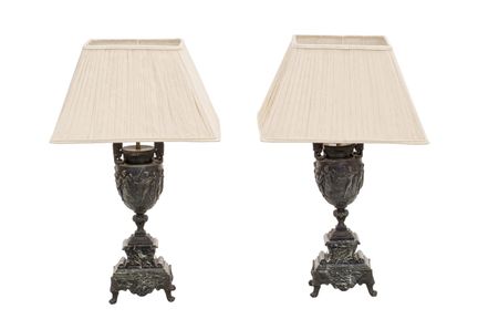 Pair of table lamps made of frosted calamine. In t