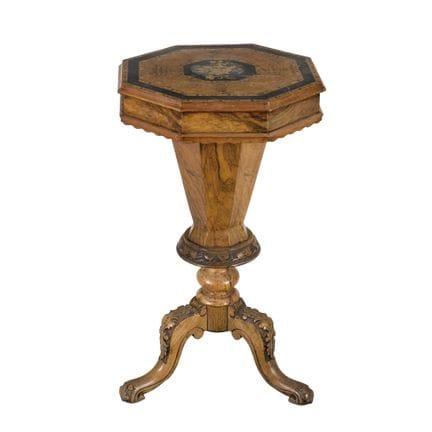 Victorian sewing box made of rosewood. Tumbridge m
