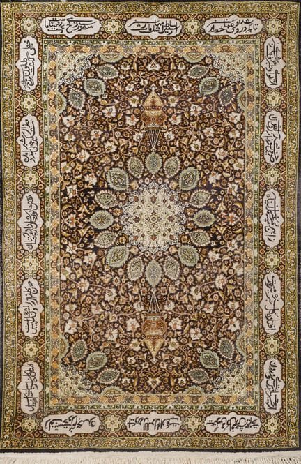 Persian rug in wool and silk. Profuse interlaced f