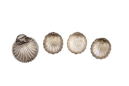 Four small ashtrays in hallmarked Spanish silver, 