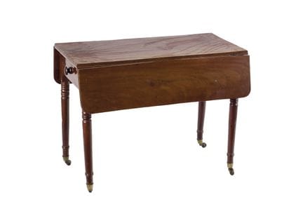 English Pembroke leaf table in mahogany. One drawe