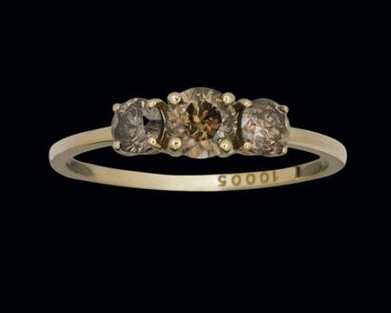 14K yellow gold ring with three brown diamonds tot