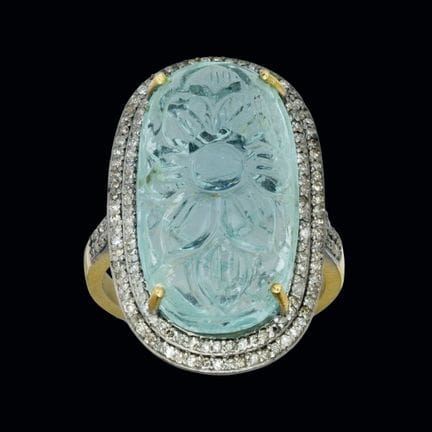 Silberring mit einem Aquamarin, der mit Blumenmoti