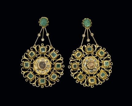 Antike goldene Ohrringe mit Smaragden und Diamante
