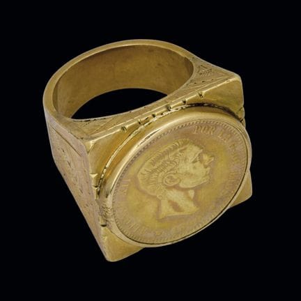 18K yellow gold ring featuring a 25-peseta coin, A