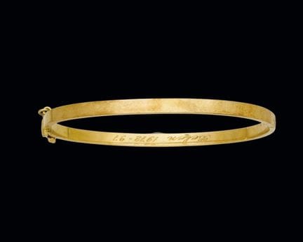 18K yellow gold bangle bracelet with an engraved n