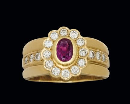 Ring aus 18-karätigem Gelbgold mit einem Rubin im 