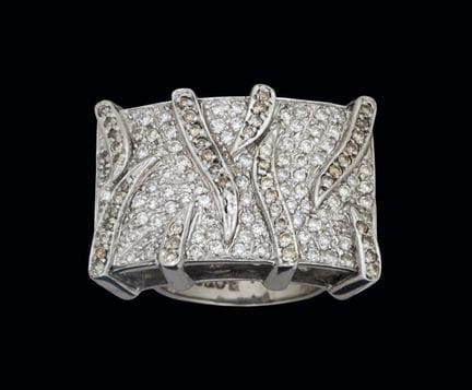 Ring aus 18-karätigem Weißgold mit Pavé-Diamanten 