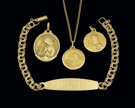 Miscellaneous jewelry pieces, mostly made of 18K y