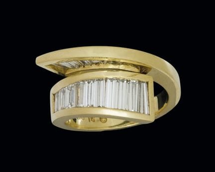 Ring aus 18-karätigem Gelbgold mit Baguette- und T