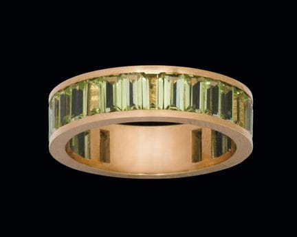 Ring aus 18-karätigem Roségold mit Peridoten im Ba