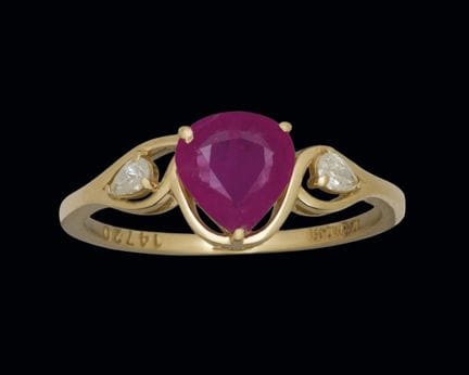 Ring aus 14-karätigem Gelbgold mit einem birnenför