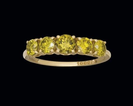 Ring aus 14-karätigem Gelbgold mit Fancy-Diamanten