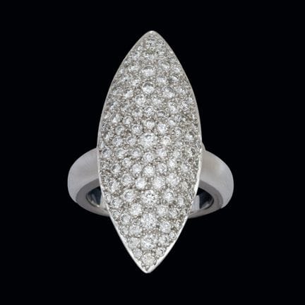 Ring aus 18-karätigem Weißgold mit großen Diamante