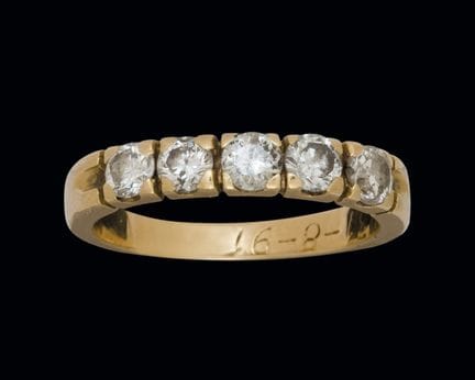 Ring aus 18-karätigem Gelbgold mit fünf Diamanten 