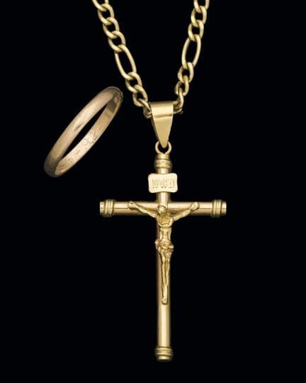 Set of ring and cross pendant with an 18K yellow g