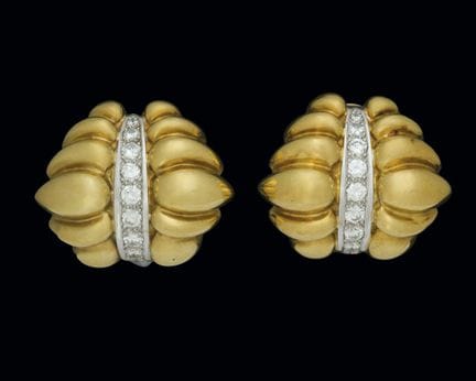Zweifarbige Gold-Ohrstecker mit einer zentralen Di