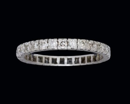 Ring aus 18-karätigem Weißgold mit einem Diamantba
