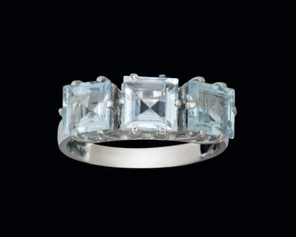 Ring aus 18-karätigem Weißgold mit drei Aquamarine