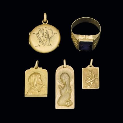 Miscellaneous jewelry pieces, mostly 18K yellow go