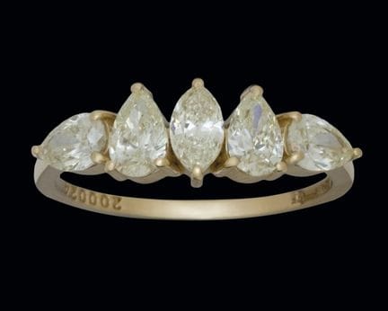 Ring aus 14-karätigem Gelbgold mit fünf Diamanten 