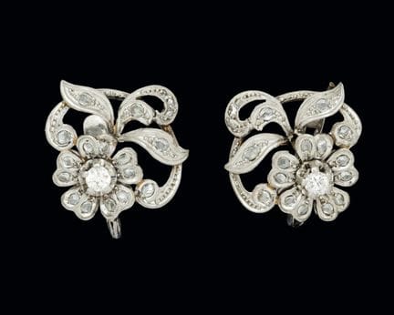 Platin-Ohrringe in Blumenform, besetzt mit Diamant