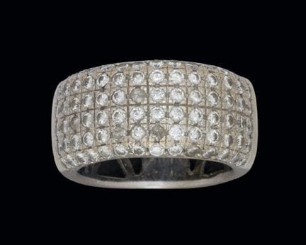 18K white gold ring with a central section set wit