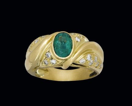 Ring aus 18-karätigem Gelbgold mit einem ovalen Sm