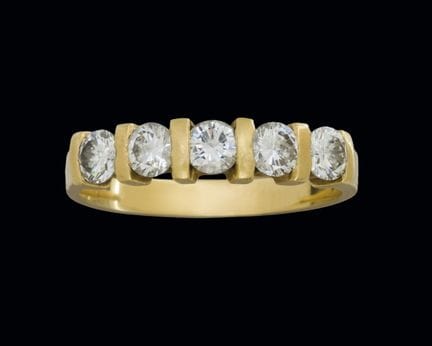 Halb-Eternity-Diamantring aus 18-karätigem Gelbgol