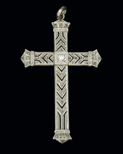 Platin-Anhänger in Form eines Kreuzes mit Diamante