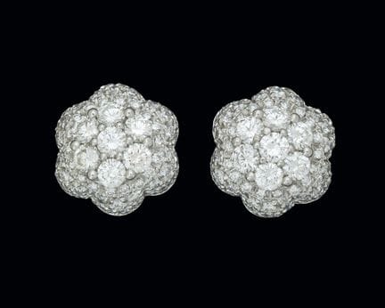 Ohrringe aus 18-karätigem Weißgold mit Diamantrose