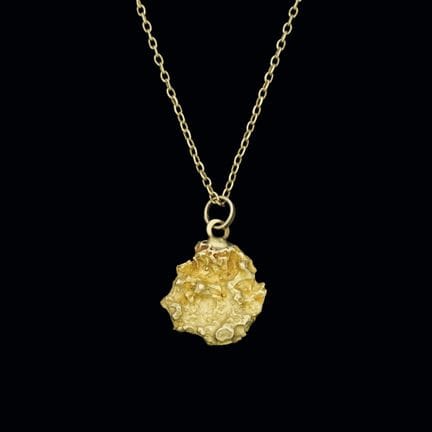 18K yellow gold pendant featuring a gold nugget. W