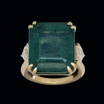 Ring aus 18-karätigem Gelbgold mit einem Smaragdsc