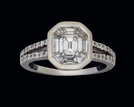 Ring aus 18-karätigem Weißgold mit Diamanten unter