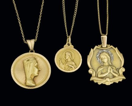 Three 18K yellow gold pendants with religious moti