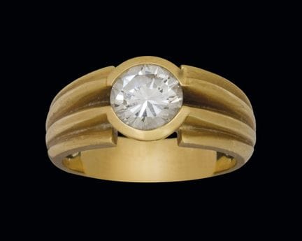 Ring aus 18 Karat Gelbgold mit Riffelung und einem