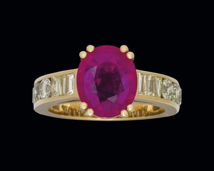Ring aus 18-karätigem Gelbgold mit einem ovalen Ru