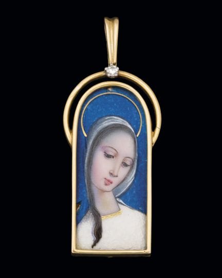18K yellow gold pendant featuring an enamel image 