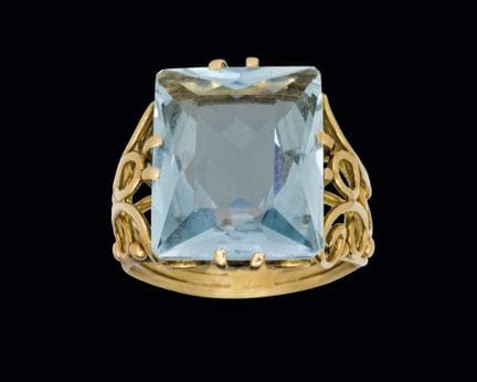 Ring aus 18-karätigem Gelbgold mit synthetischem S