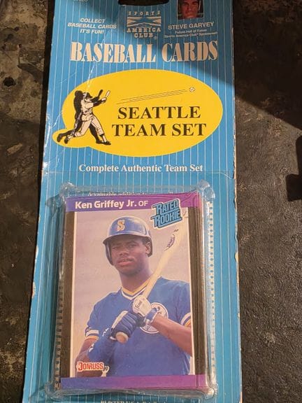 BASEBALL,  pack of trading cards by DONRUSS