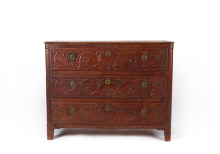 PROVENCAL CHEST OF DRAWERS
Made of carved, molded 