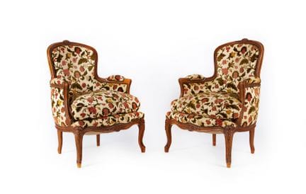 PAIR OF BERGERES
Made of molded, carved wood with 