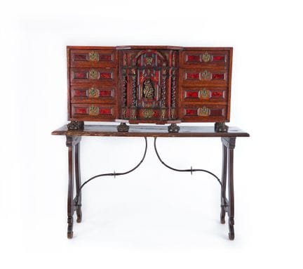 Rectangular freestanding cabinet with a central re