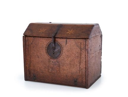 TRAVEL CHEST
Made of wood and wood marquetry
Proba