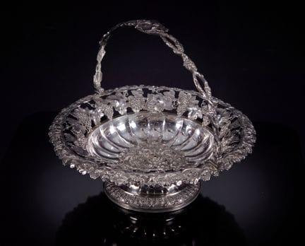 FRUIT BOWL
Decorated with grape clusters
Engraved,
