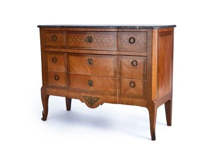 CHEST OF DRAWERS
Features three front-opening draw